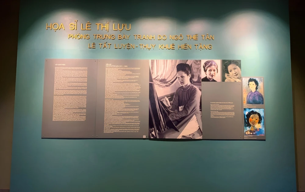 Chỉ với việc quét mã QR trên các bức tranh, du khách sẽ có thể xem được trọn vẹn chân thực về những thông tin liên quan.