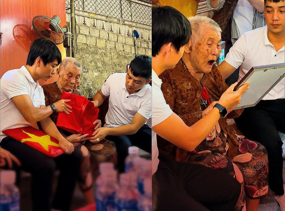 Phút nghẹn lòng của Mẹ Việt Nam Anh hùng khi nhận ra 2 người con hy sinh "nay đã trở về". Phút nghẹn lòng của Mẹ Việt Nam Anh hùng khi nhận ra 2 người con hy sinh "nay đã trở về".