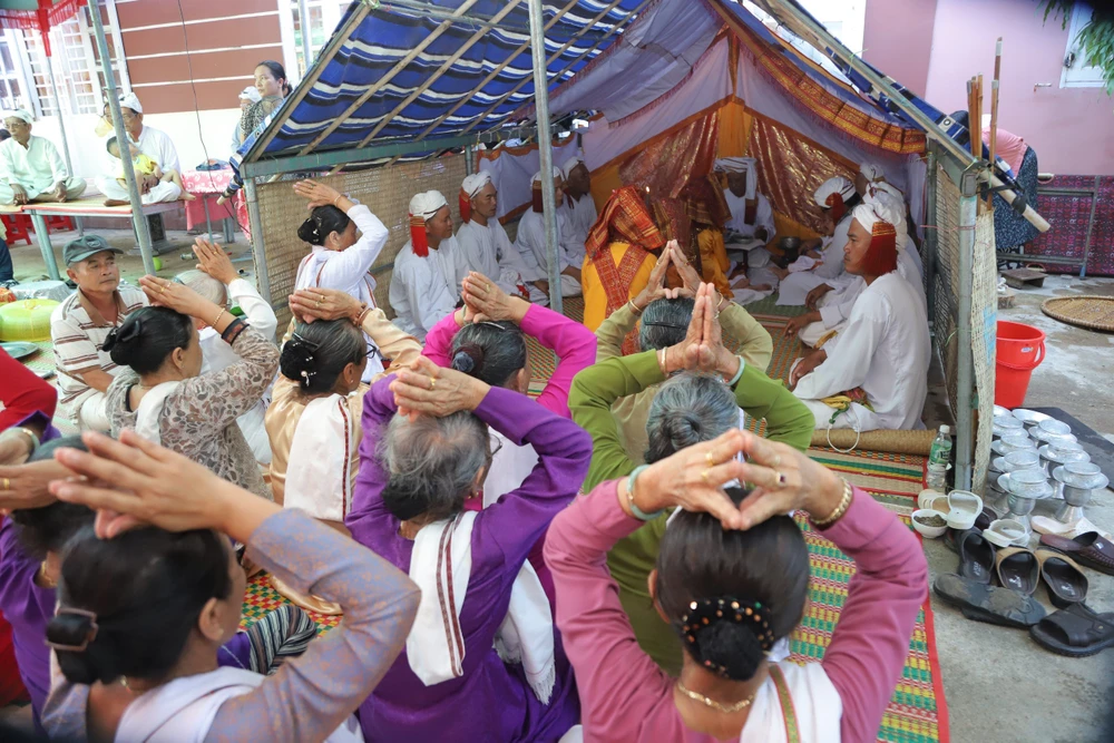 8. Lễ Karơh độc đáo của người Chăm.jpg