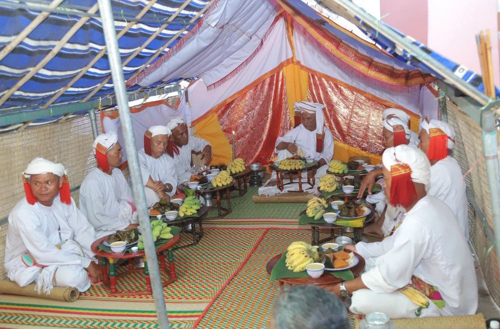 9. Lễ Karơh độc đáo của người Chăm.jpg