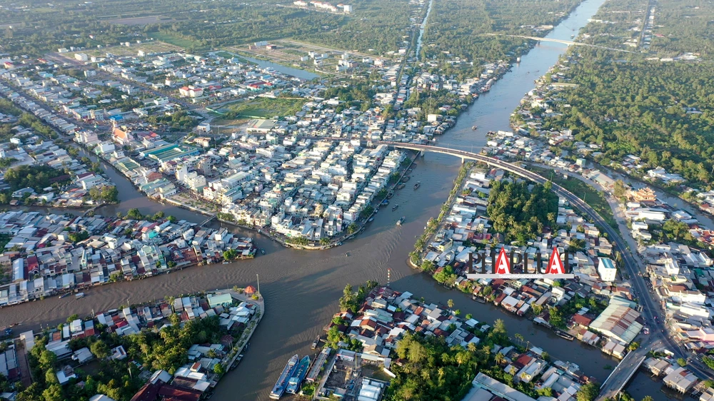 Phó Chủ tịch Quốc hội trao nghị quyết thành lập TP Ngã Bảy ảnh 5