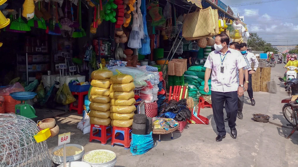 Hậu Giang: Nhiều cơ sở kinh doanh tạm nghỉ để phòng COVID-19 ảnh 8