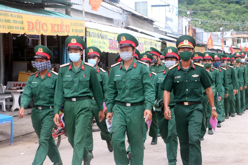 Hình ảnh cử tri xã đảo Thổ Châu bầu cử sớm trong ngày 21-5 ảnh 11