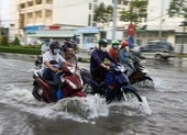 Nhiều tuyến đường nội ô Cần Thơ lênh láng nước do triều cường