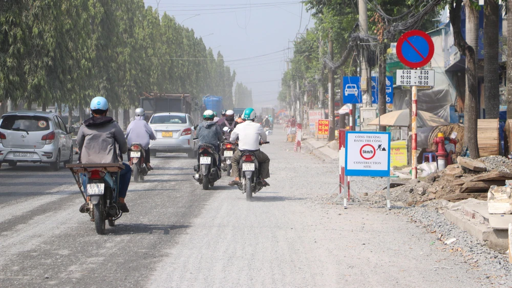 Tại buổi họp báo quý 1-2022 vừa diễn ra, ông Lê Tiến Dũng, Giám đốc Sở GTVT TP Cần Thơ thông tin thêm về dự án nâng độ cao trình đường Nguyễn Văn Cừ (đoạn thuộc phường An Khánh, quận Ninh Kiều).