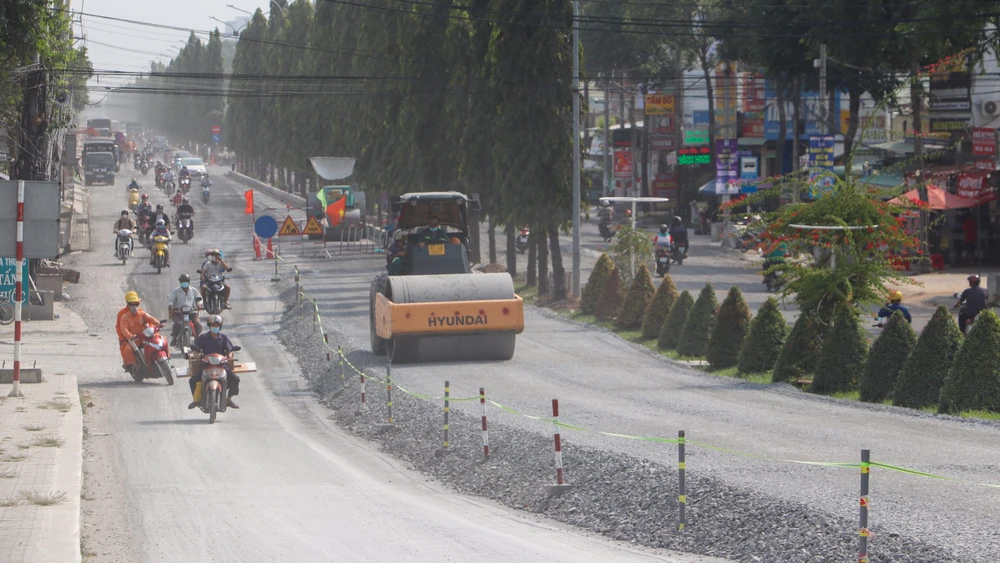 Trước thực trạng đó, UBND quận Ninh Kiều đã phê duyệt dự án nâng cấp tuyến đường này với cao trình 2,3 m, cao hơn so với mực nước lũ năm 2020 để đảm bảo không ngập nữa.