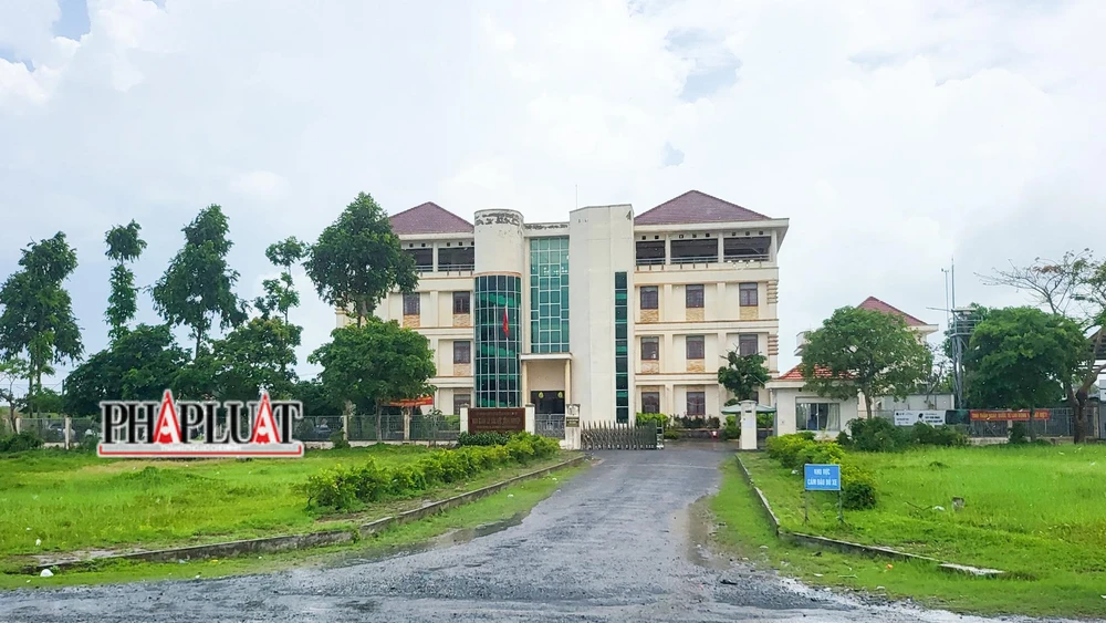 Thanh tra tỉnh Hậu Giang đã chỉ ra nhiều sai phạm tại công ty phát triển hạ tầng khu công nghiệp Hậu Giang (thuộc BQL các khu công nghiệp tỉnh). Ảnh: CHÂU ANH Thanh tra tỉnh Hậu Giang đã chỉ ra nhiều sai phạm tại công ty phát triển hạ tầng khu công nghiệp Hậu Giang (thuộc BQL các khu công nghiệp tỉnh). Ảnh: CHÂU ANH