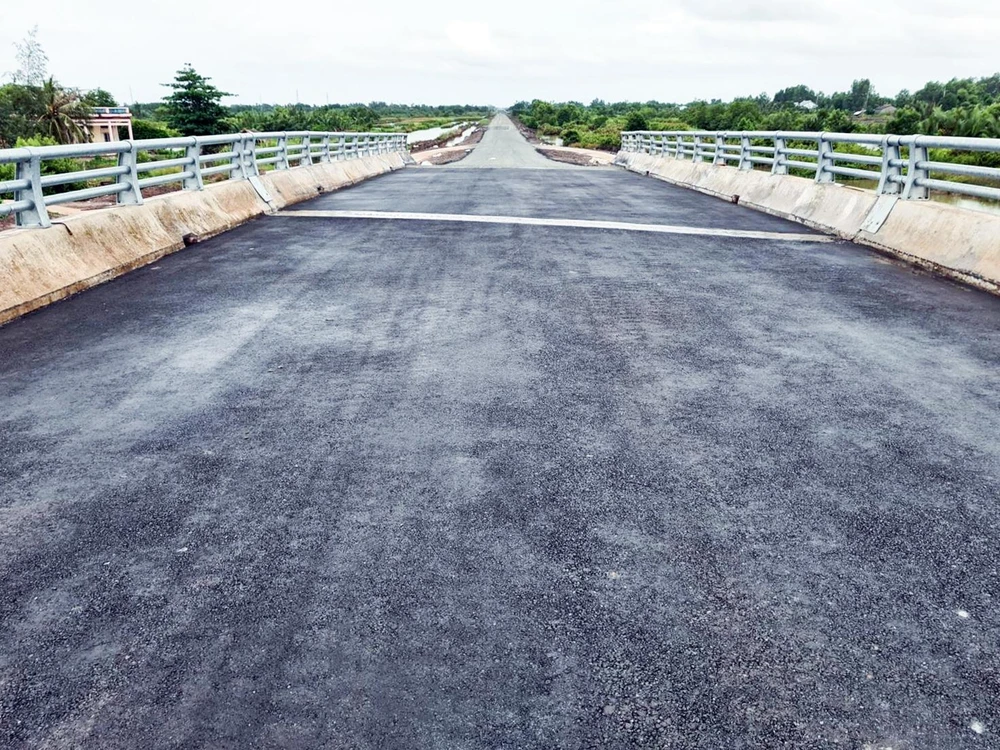 Đường tỉnh 927C nối quốc lộ 1 đến đường Nam sông Hậu, thời gian thực hiện từ 2017-2020, tổng kinh phí đầu tư khoảng 850 tỉ đồng. Ảnh: QD Đường tỉnh 927C nối quốc lộ 1 đến đường Nam sông Hậu, thời gian thực hiện từ 2017-2020, tổng kinh phí đầu tư khoảng 850 tỉ đồng. Ảnh: QD