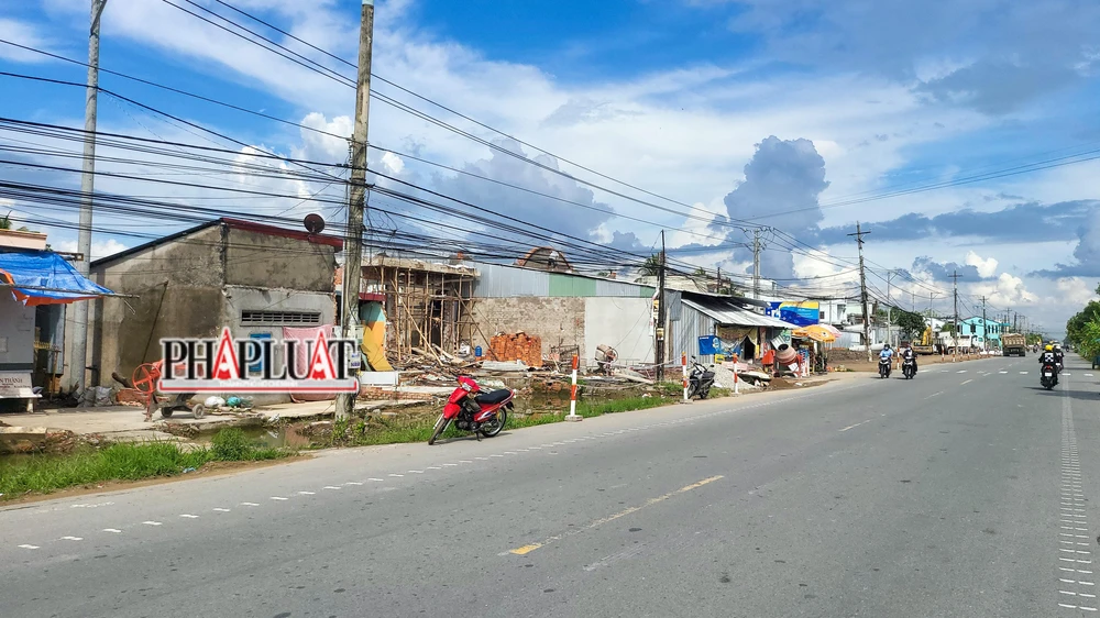 Chiều 12-5, trao đổi qua điện thoại về tiến độ dự án nâng cấp, cải tạo Quốc lộ 1A đoạn từ TP Ngã Bảy (tỉnh Hậu Giang) đến huyện Châu Thành (tỉnh Sóc Trăng), ông Hồ Xuân Thắng, Phó Giám đốc điều hành dự án cho hay hiện nay tiến độ thực hiện cơ bản đảm bảo.