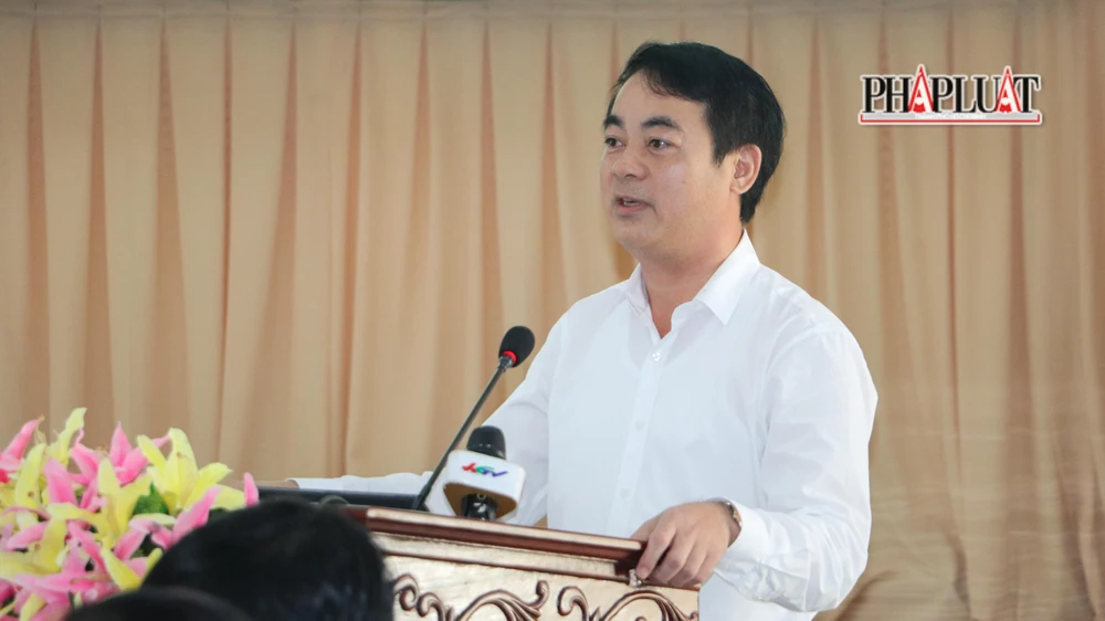 Ông Nghiêm Xuân Thành, Bí thư Tỉnh ủy Hậu Giang khẳng định: "Quan điểm của tỉnh là có công thì khen, có vi phạm là phải xử lý". Ảnh: CHÂU ANH