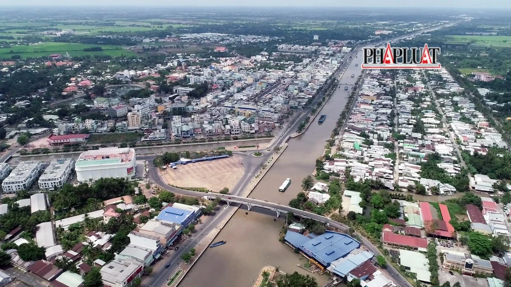Hậu Giang đặt ra mục tiêu đến năm 2025 tỉnh sẽ cải thiện vị trí xếp hạng quy mô về kinh tế, thu ngân sách trên địa bàn tỉnh so với các địa phương trong khu vực và cả nước. Ảnh: CHÂU ANH