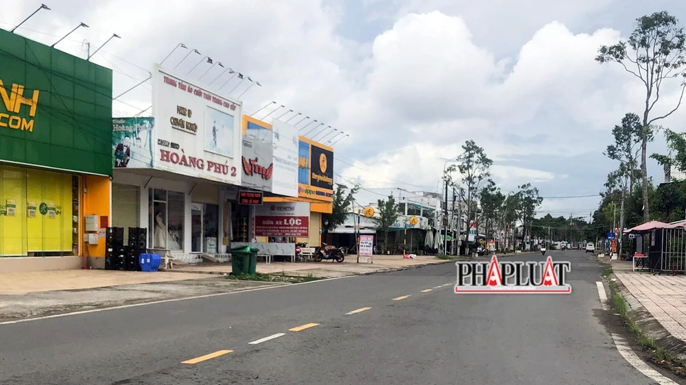 Khu đất này được xác định là có nhiều hộ dân lấn chiếm, tỉnh Hậu Giang chỉ đạo thu hồi. Ảnh: CHÂU ANH