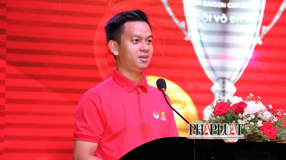 Ông Phạm Ngọc Tuấn, Tổng giám đốc VietFootball phát biểu tại buổi lễ ra mắt giải đấu Vietnam Premier League khu vực miền Tây. Ảnh: CHÂU ANH Ông Phạm Ngọc Tuấn, Tổng giám đốc VietFootball phát biểu tại buổi lễ ra mắt giải đấu Vietnam Premier League khu vực miền Tây. Ảnh: CHÂU ANH