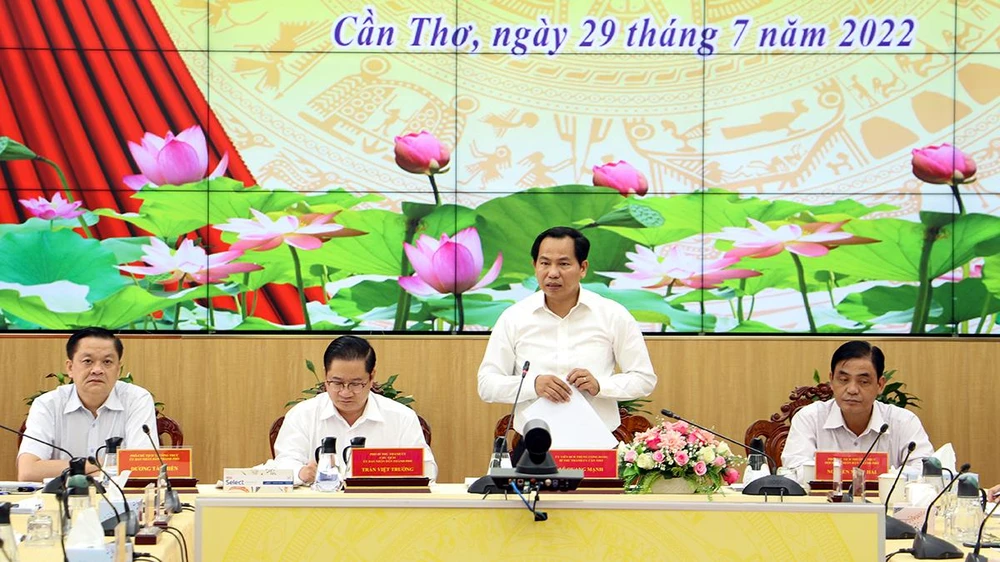 Ông Lê Quang Mạnh, Bí thư Thành ủy TP Cần Thơ phát biểu chỉ đạo tại phiên họp thường kỳ tháng 7-2022. Ảnh: CHÂU ANH