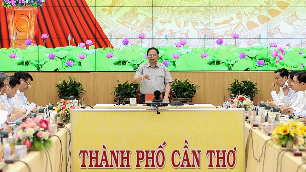 Thủ tướng Phạm Minh Chính và đoàn công tác Trung ương làm việc với Ban Thường vụ Thành ủy Cần Thơ. Ảnh VGP/Nhật Bắc