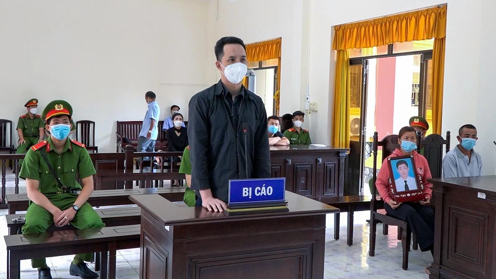 Bị cáo Nguyễn Minh Tuấn tại tòa. Ảnh: VĂN VŨ