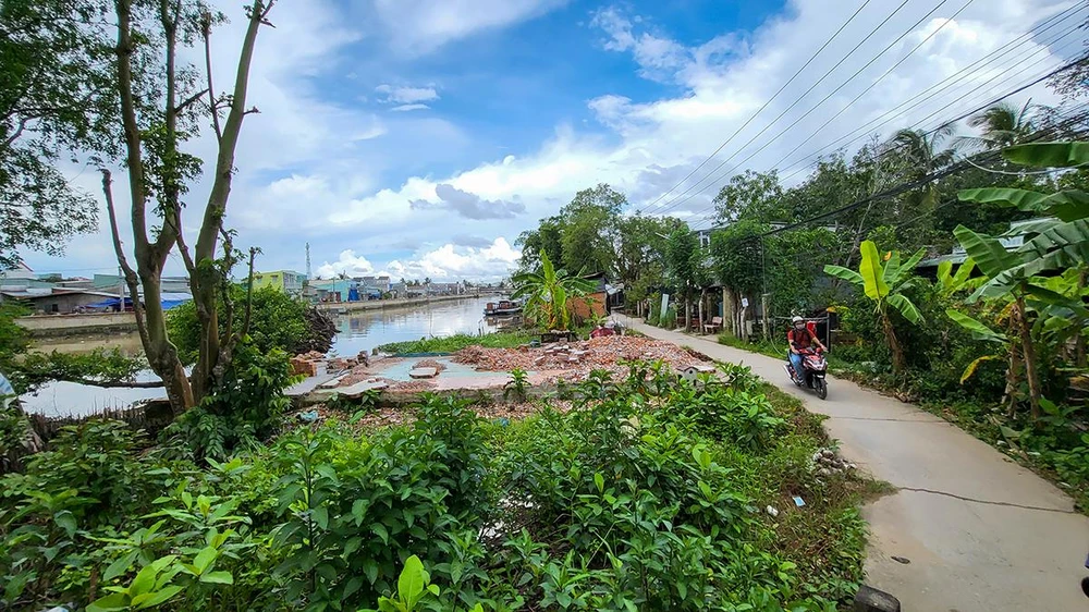 Sau khi được bố trí vốn thực hiện, cuối năm 2019, cả ba gói thầu thuộc dự án đã đồng loạt triển khai thi công. Thế nhưng mãi đến một năm sau, khi các gói thầu đều hết thời gian thực hiện nhưng tiến độ dự án chỉ đạt 51%.