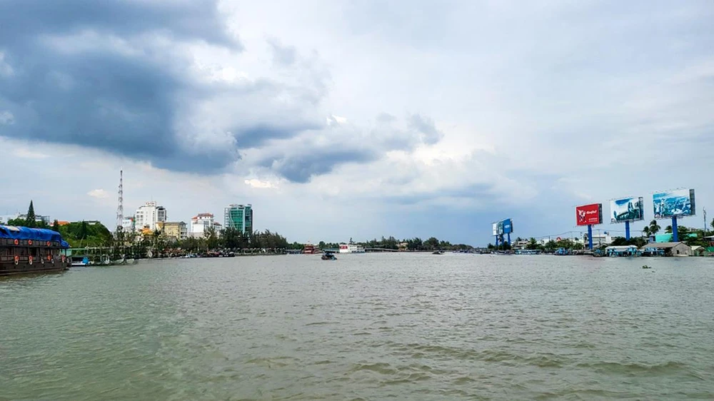 Tàu cao tốc tuyến Cần Thơ - Côn Đảo có điểm đầu tại bến Ninh Kiều (thuộc phường Tân An, quận Ninh Kiều, TP Cần Thơ). Ảnh: CHÂU ANH