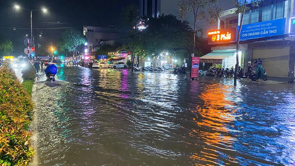 Đường Trần Văn Hoài (thuộc địa bàn phường Xuân Khánh, quận Ninh Kiều), còn đường "cứ mưa là ngập".