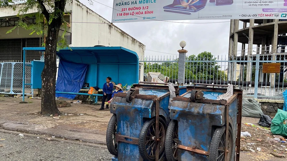 Một nhà chờ xe buýt trên cũ đường 30-4, thuộc phường Xuân Khánh, quận Ninh Kiều, TP Cần Thơ. Ảnh: CHÂU ANH