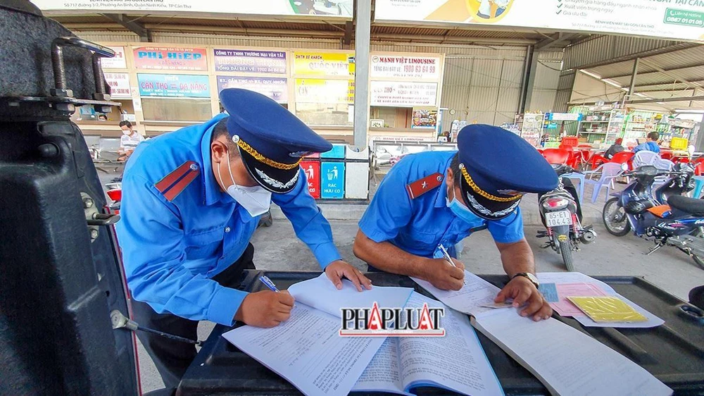 Chủ tịch UBND TP Cần Thơ yêu cầu Sở GTVT TP đẩy mạnh kiểm soát tải trọng phương tiện kết hợp với kiểm tra kích thước thành, thùng xe. Ảnh minh họa: CHÂU ANH