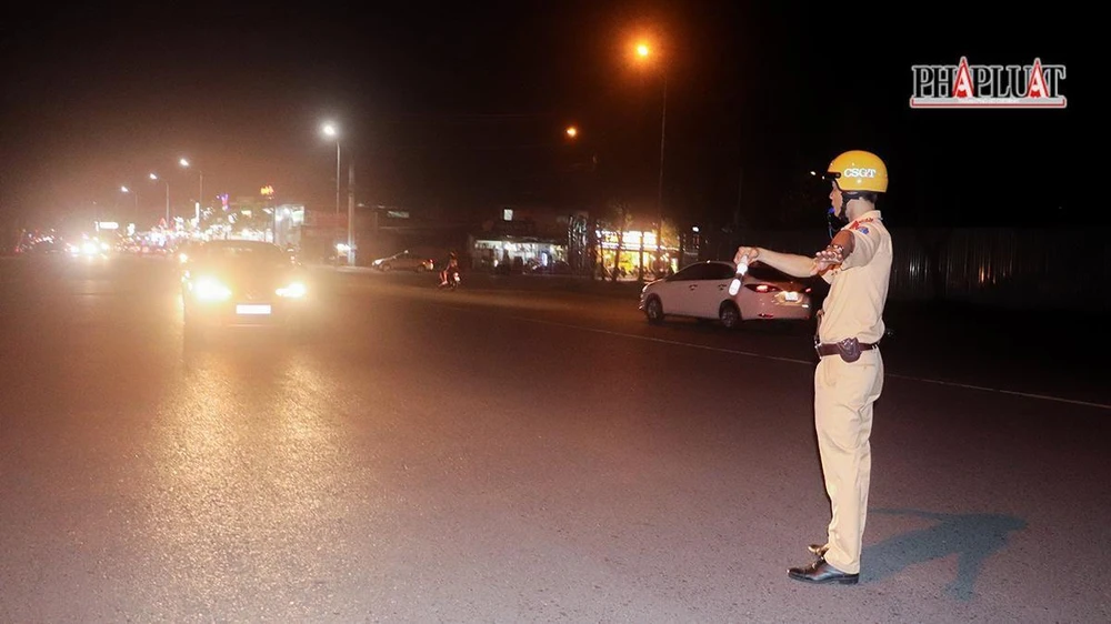 Chủ tịch UBND TP Cần Thơ yêu cầu Công an TP tăng cường công tác xử lý vi phạm về nồng độ cồn, ma túy và chất kích thích đối với người điều khiển phương tiện khi tham gia giao thông. Ảnh minh họa: CHÂU ANH Chủ tịch UBND TP Cần Thơ yêu cầu Công an TP tăng cường công tác xử lý vi phạm về nồng độ cồn, ma túy và chất kích thích đối với người điều khiển phương tiện khi tham gia giao thông. Ảnh minh họa: CHÂU ANH