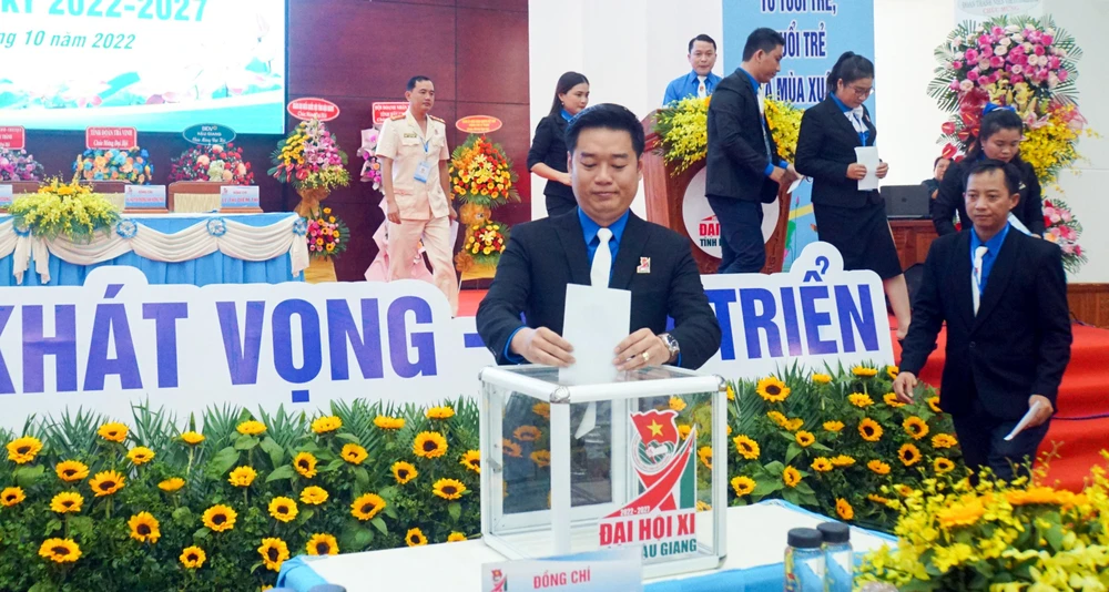 Ông Bùi Hữu Lộc tái đắc cử chức Bí thư Đoàn TNCS Hồ Chí Minh tỉnh Hậu Giang, nhiệm kỳ 2022-2027. Ảnh: LÂM ĐỒNG