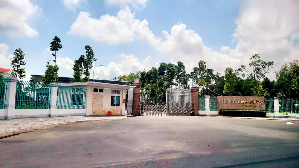 UBKT Tỉnh ủy Kiên Giang vừa ra Thông cáo báo chí Kỳ họp thứ 11. Ảnh CHÂU ANH