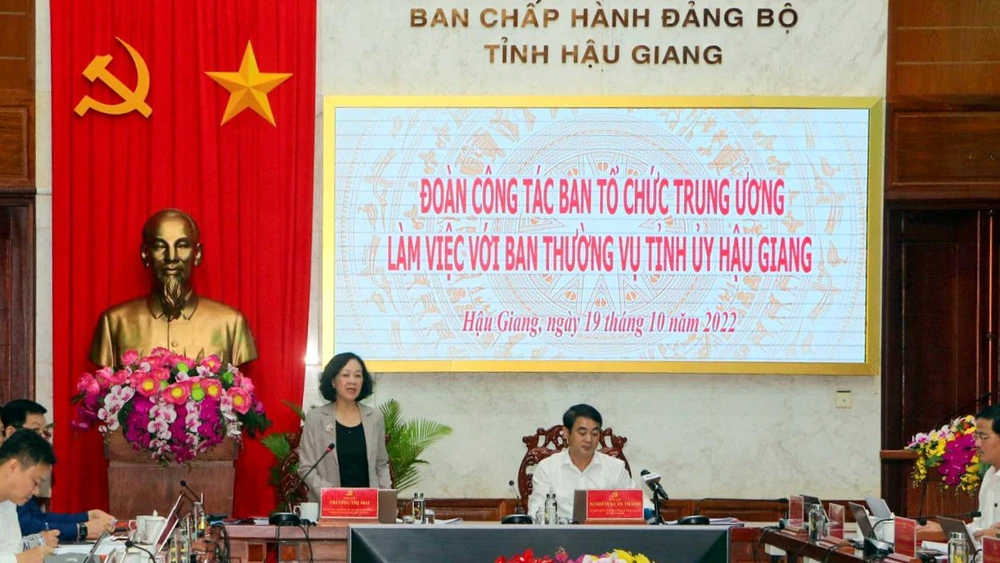 Trưởng Ban Tổ chức Trung ương Trương Thị Mai đề nghị Tỉnh ủy Hậu Giang tiếp tục chú trọng cụ thể hóa 10 nhiệm vụ trọng tâm công tác xây dựng Đảng trong Nghị quyết Đại hội Đảng lần thứ XIII. Ảnh: DUY KHƯƠNG Trưởng Ban Tổ chức Trung ương Trương Thị Mai đề nghị Tỉnh ủy Hậu Giang tiếp tục chú trọng cụ thể hóa 10 nhiệm vụ trọng tâm công tác xây dựng Đảng trong Nghị quyết Đại hội Đảng lần thứ XIII. Ảnh: DUY KHƯƠNG