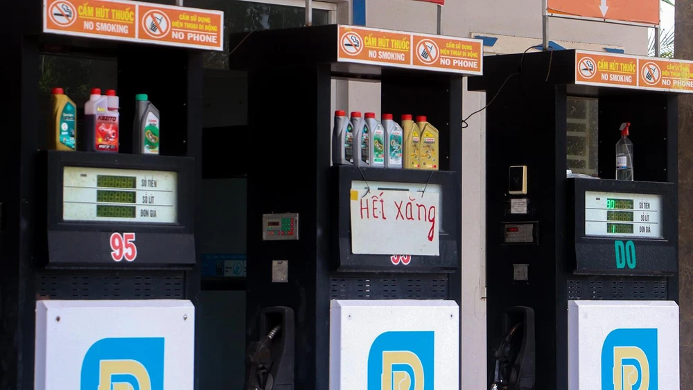 Sở Công Thương tỉnh Hậu Giang đề nghị các thương nhân đầu mối chủ động nguồn hàng, có phương án nhập khẩu... để đảm bảo nguồn xăng dầu. Ảnh minh họa: CHÂU ANH