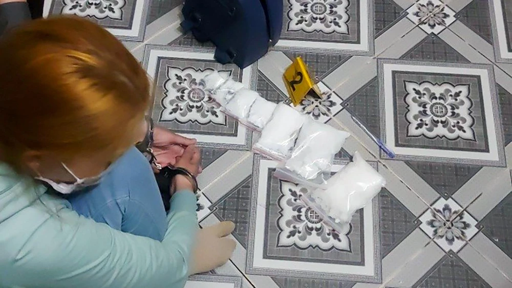 Tháng 8-2022, Công an TP Vị Thanh phối hợp với Phòng CSĐT tội phạm về ma túy Công an tỉnh bắt giữ một vụ tàng trữ trái gần 700 gam ma túy tổng hợp. Ảnh: CAHG