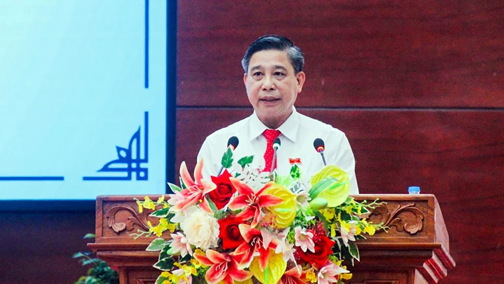 Ông Đồng Văn Thanh, Chủ tịch UBND tỉnh Hậu Giang đề nghị các ngành, các địa phương phối hợp đẩy nhanh tiến độ giải ngân nguồn vốn năm 2022, cụ thể đến cuối tháng 1-2023 phấn đấu đạt 95% kế hoạch. Ảnh: BẢO BẢO Ông Đồng Văn Thanh, Chủ tịch UBND tỉnh Hậu Giang đề nghị các ngành, các địa phương phối hợp đẩy nhanh tiến độ giải ngân nguồn vốn năm 2022, cụ thể đến cuối tháng 1-2023 phấn đấu đạt 95% kế hoạch. Ảnh: BẢO BẢO