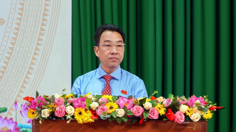 Ông Lữ Quang Ngời, Chủ tịch UBND tỉnh Vĩnh Long nhìn nhận trước đây việc lựa chọn nhà đầu tư nhà máy xử lý rác có sơ suất. Ảnh: CHÍ THIỆN