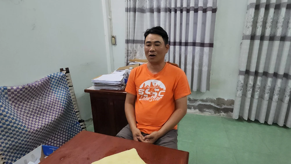 Tưởng ngày tết công an nghỉ nên Trí tổ chức đá gà ăn tiền. Ảnh VĂN VŨ