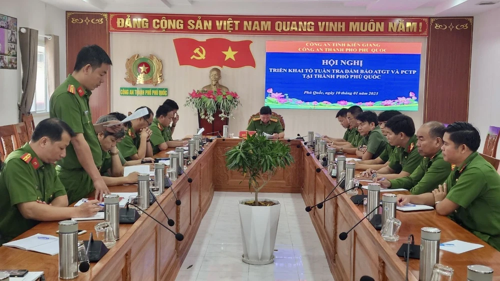 Quang cảnh buổi ra mắt. Ảnh: VĂN VŨ
