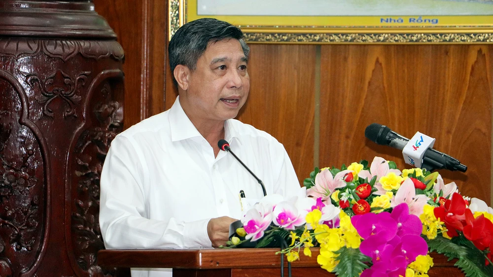 Ông Đồng Văn Thanh, Chủ tịch UBND tỉnh Hậu Giang: "Hai điểm nghẽn lớn nhất về chất lượng nguồn nhân lực và hạ tầng chiến lược cần kiên quyết, kiên trì tháo gỡ". Ảnh: CHÂU ANH Ông Đồng Văn Thanh, Chủ tịch UBND tỉnh Hậu Giang: "Hai điểm nghẽn lớn nhất về chất lượng nguồn nhân lực và hạ tầng chiến lược cần kiên quyết, kiên trì tháo gỡ". Ảnh: CHÂU ANH
