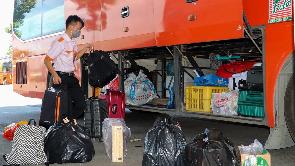 Theo đại diện một hãng xe khách có tiếng, thống kê trong ngày 18-1 đạt khoảng 2.700-3.000 khách.