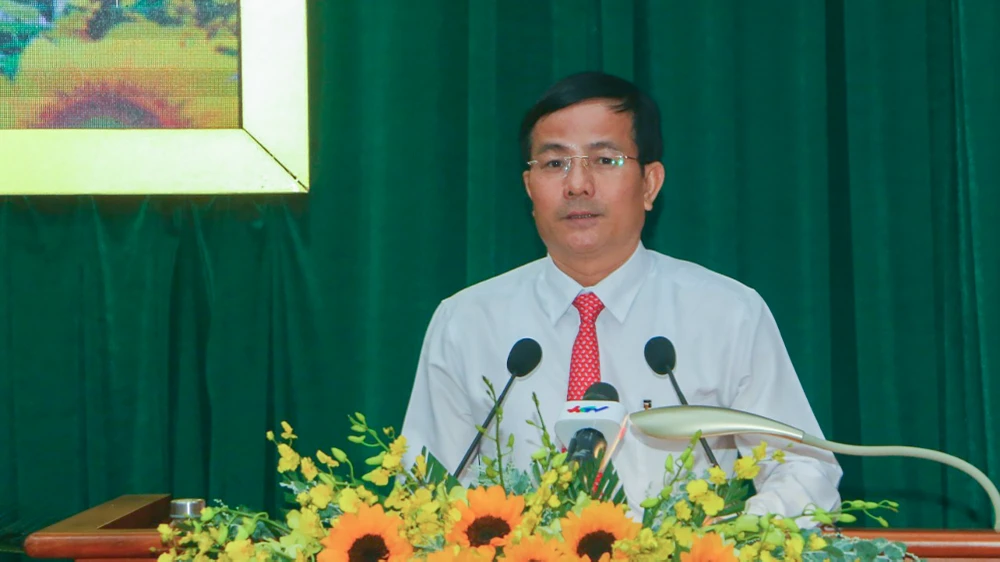 Ông Trần Văn Huyến, Phó Bí thư Thường trực Tỉnh ủy Hậu Giang Ông Trần Văn Huyến, Phó Bí thư Thường trực Tỉnh ủy, Chủ tịch HĐND tỉnh Hậu Giang phát biểu ôn lại truyền thống Ngày thành lập Đảng và thông tin một số kết quả trong năm 2022. Ảnh: DUY KHƯƠNG