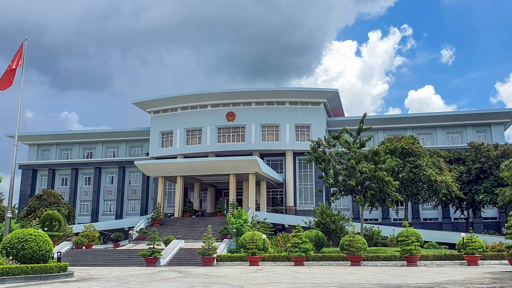 UBND tỉnh Hậu Giang yêu cầu các đơn vị, địa phương trong tỉnh siết chặt kỷ luật tài chính - ngân sách nhà nước. Ảnh: CHÂU ANH