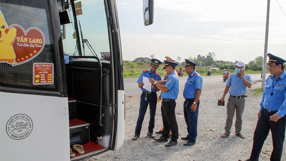Chủ tịch UBND TP Cần Thơ yêu cầu Sở GTVT tăng cường tuần tra, xử lý nghiêm lái xe vi phạm về nồng độ cồn, ma túy, chở quá số người, tăng giá vé trái quy định... Ảnh minh họa: CHÂU ANH