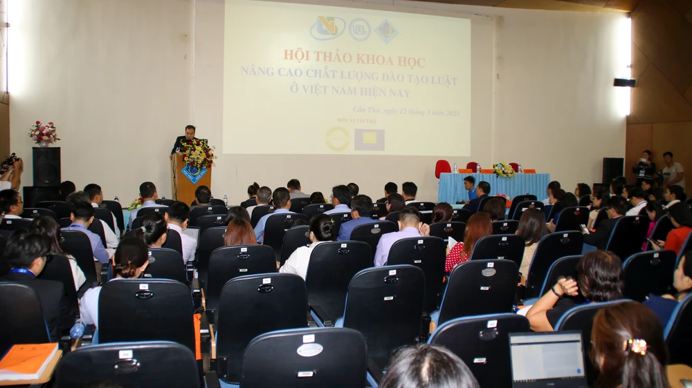 Thông qua Hội thảo, Ban tổ chức đã nhận được 45 bài viết với góc nhìn khác nhau của các tác giả từ nhiều cơ quan, đơn vị, trường đại học, viện nghiên cứu trên cả nước. Ảnh: CHÂU ANH