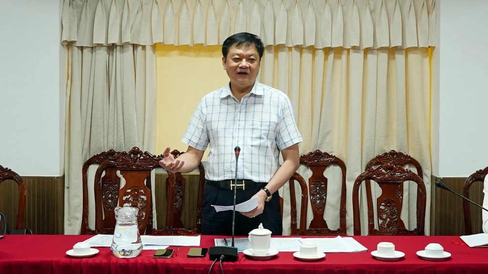 Ông Dương Tấn Hiển, Phó Chủ tịch Thường trực UBND TP Cần Thơ đề nghị chủ đầu tư và các địa phương cần tập trung giải quyết bố trí tái định cư nhanh, chất lượng và đảm bảo pháp luật. Ảnh: TQ