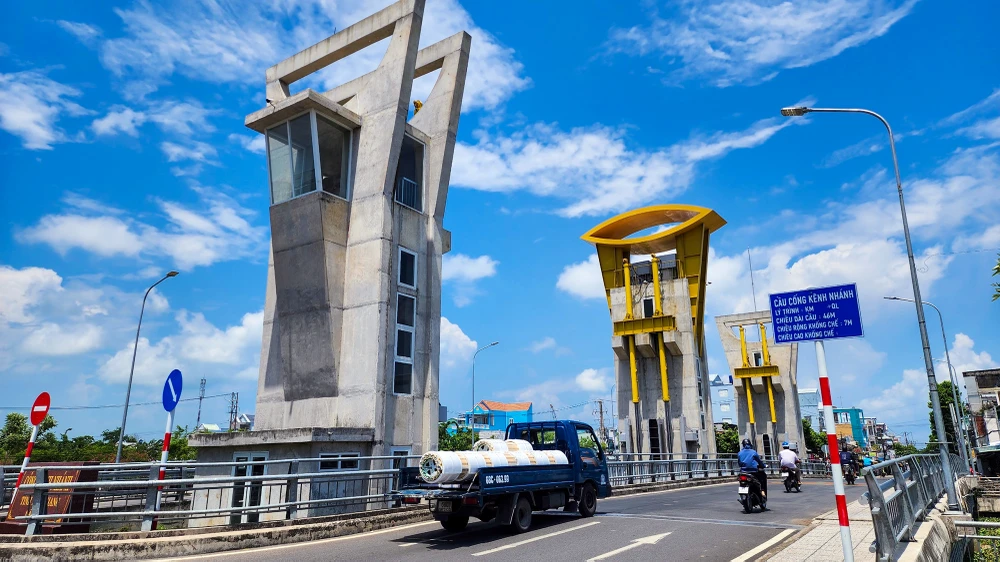 Sở NN&amp;PTNT tỉnh Kiên Giang thẩm định dự toán gói thầu cống Kênh Nhánh, cống Rạch Tà Niên chưa bảo đảm tính đúng đắn, hợp lý. Ảnh: GIA TUỆ