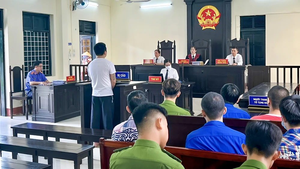 Nhét ma túy vào cổ vịt quay, đưa vô trại tạm giam sử dụng ảnh 1