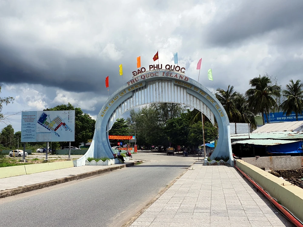 TP Phú Quốc tạm dừng giải quyết cho cán bộ lãnh đạo các cấp đi nước ngoài