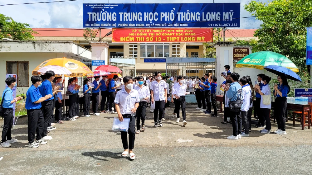 Kỳ thi tốt nghiệp THPT năm 2023, tỉnh Hậu Giang có hơn 6.900 thí sinh. Ảnh: BẢO BẢO