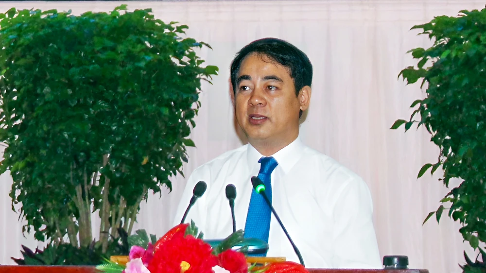 Ông Nghiêm Xuân Thành, Bí thư Tỉnh ủy Hậu Giang nhận xét những kết quả đạt được trong 6 tháng đầu năm là rất cơ bản; có ý nghĩa quan trọng. Ảnh BẢO BẢO