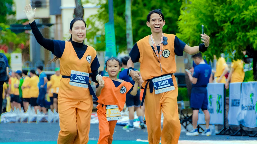 Nhiều runner tham gia giải marathon với những tạo hình rất thú vị. Ảnh: NGUYỄN DƯƠNG