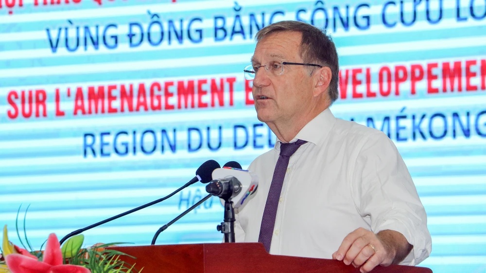 Ông Herve Conan, Giám đốc AFD Việt Nam cho rằng các chia sẻ từ các chuyên gia Pháp sẽ giúp các nhà hoạch định có được cái nhìn sâu và rộng hơn về những thách thức mà họ phải đối mặt. Ảnh: CHÂU ANH
