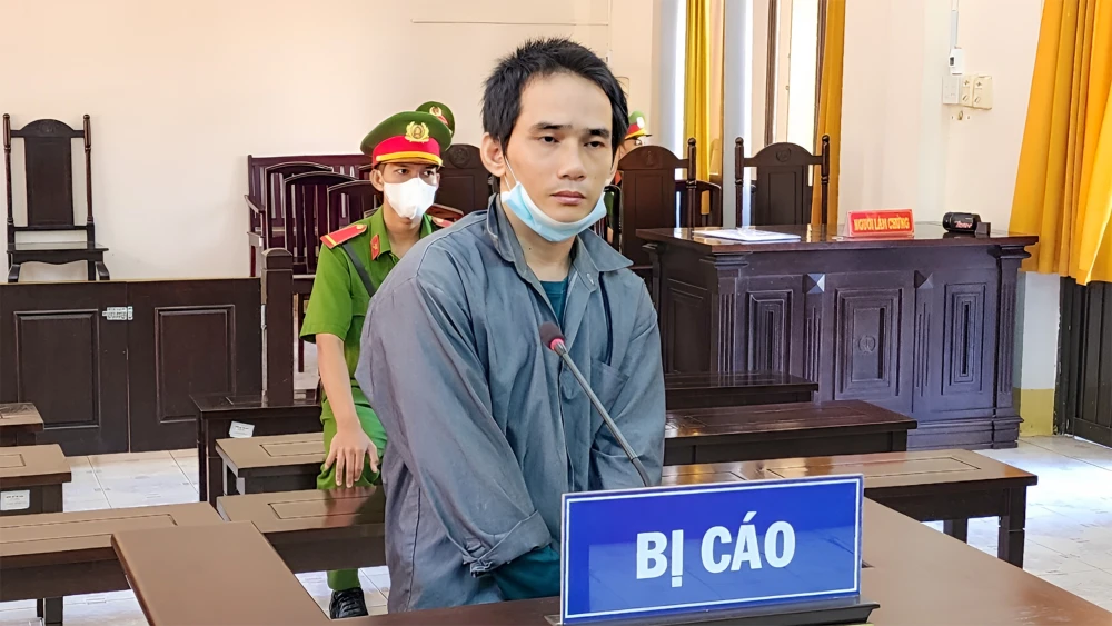Bị cáo Đặng Quốc Việt bị TAND tỉnh Kiên Giang tuyên phạt 7 năm tù vì tội trộm cắp tài sản. Ảnh: VĂN VŨ